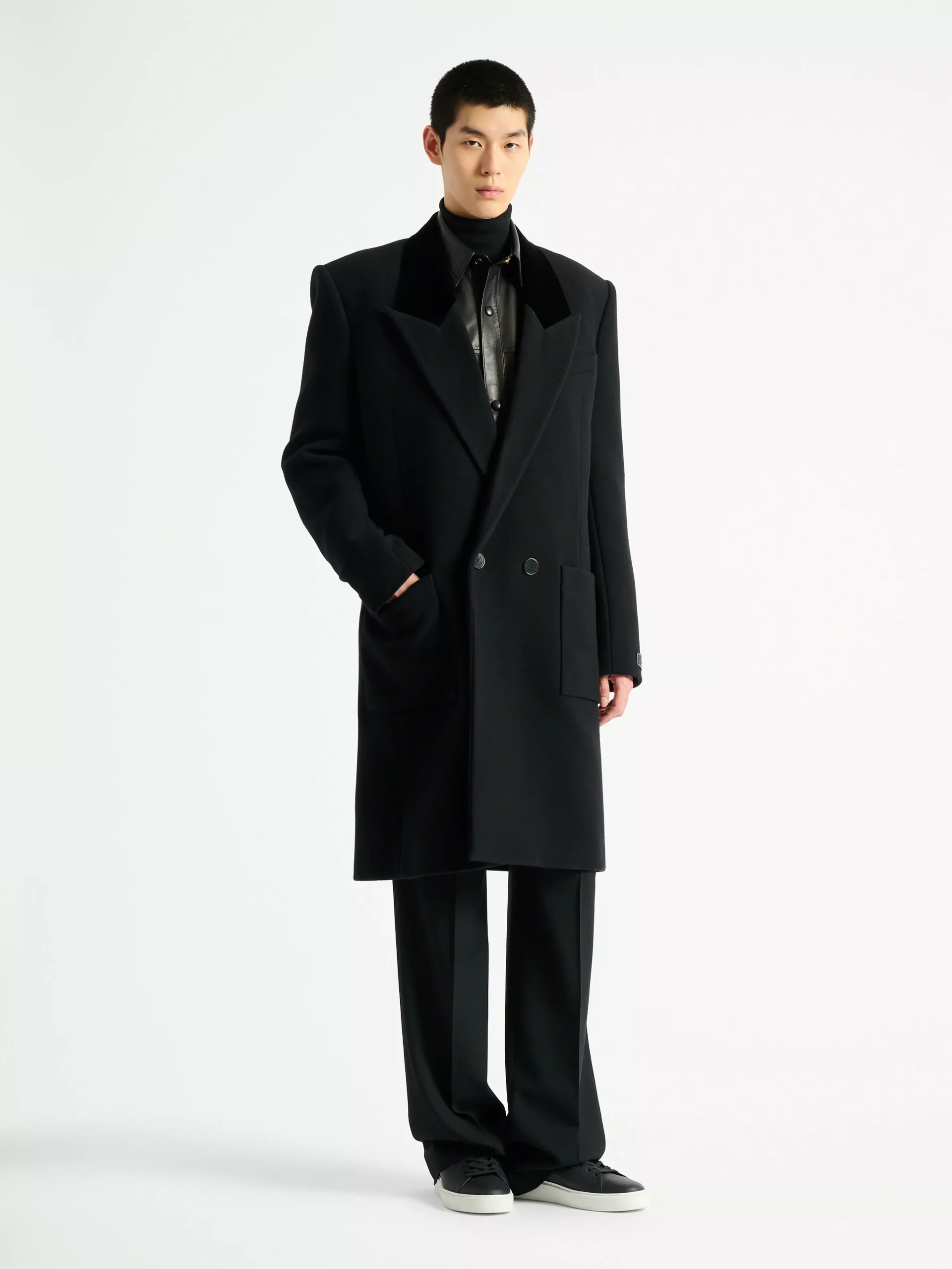 Long wool and velvet coat